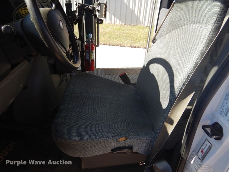 image for item KO9168 2009 Ford E450 Super Duty  shuttle bus