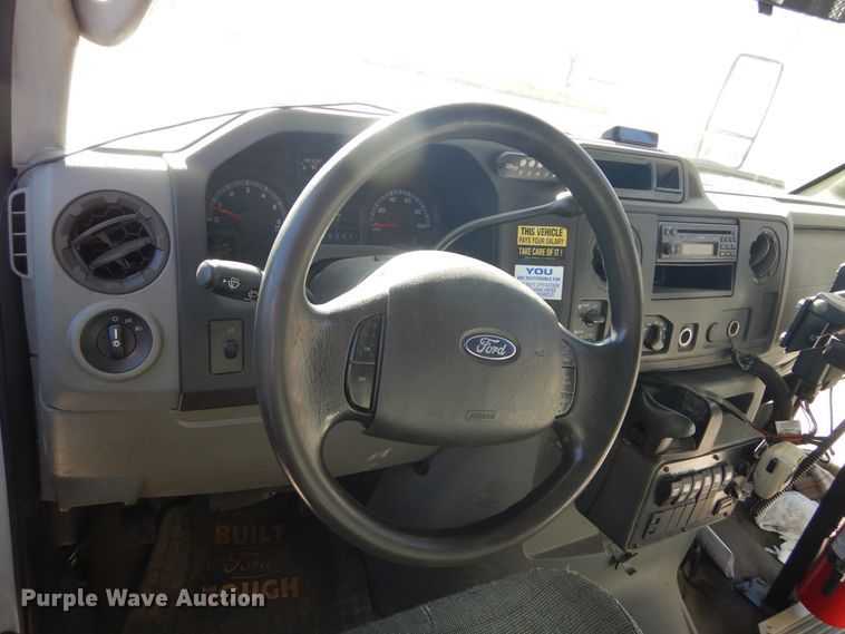 image for item KO9168 2009 Ford E450 Super Duty  shuttle bus