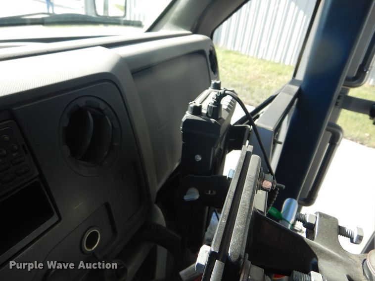 image for item KO9168 2009 Ford E450 Super Duty  shuttle bus