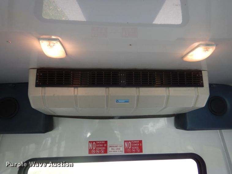 image for item KO9168 2009 Ford E450 Super Duty  shuttle bus