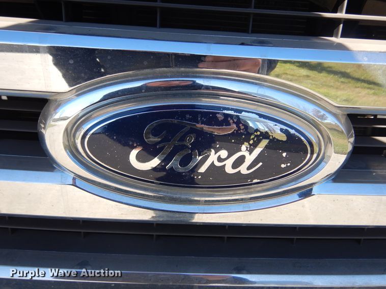 image for item KO9168 2009 Ford E450 Super Duty  shuttle bus