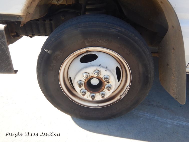 image for item KO9168 2009 Ford E450 Super Duty  shuttle bus