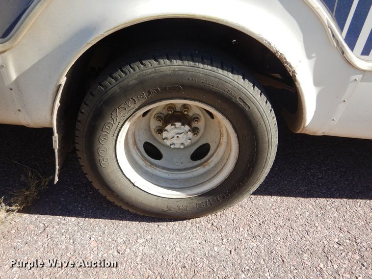 image for item KO9168 2009 Ford E450 Super Duty  shuttle bus