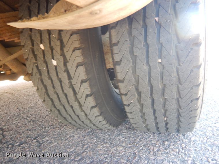 image for item KO9168 2009 Ford E450 Super Duty  shuttle bus