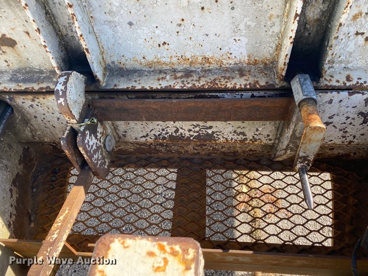 image for item KV9260 1996 Holden Industries HTB2425  tilt deck equipment trailer