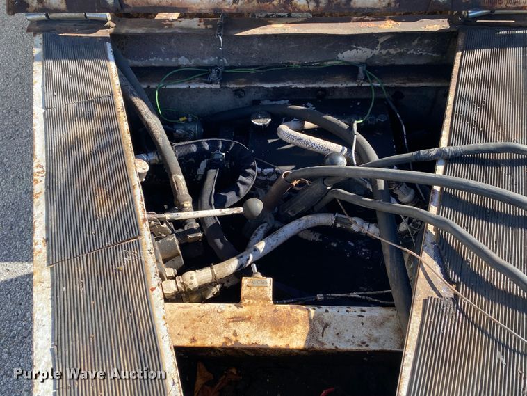 image for item KV9260 1996 Holden Industries HTB2425  tilt deck equipment trailer