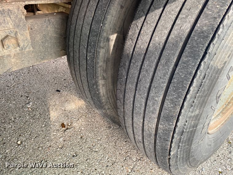 image for item KV9260 1996 Holden Industries HTB2425  tilt deck equipment trailer