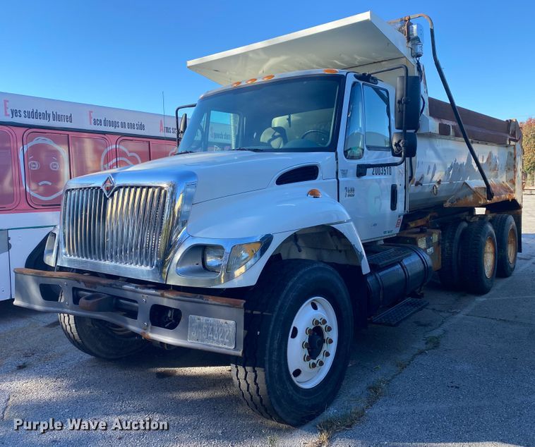 image for item KV9265 2003 International 7400  dump truck