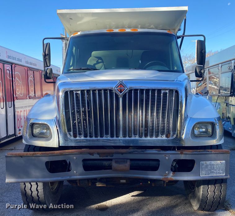 image for item KV9265 2003 International 7400  dump truck