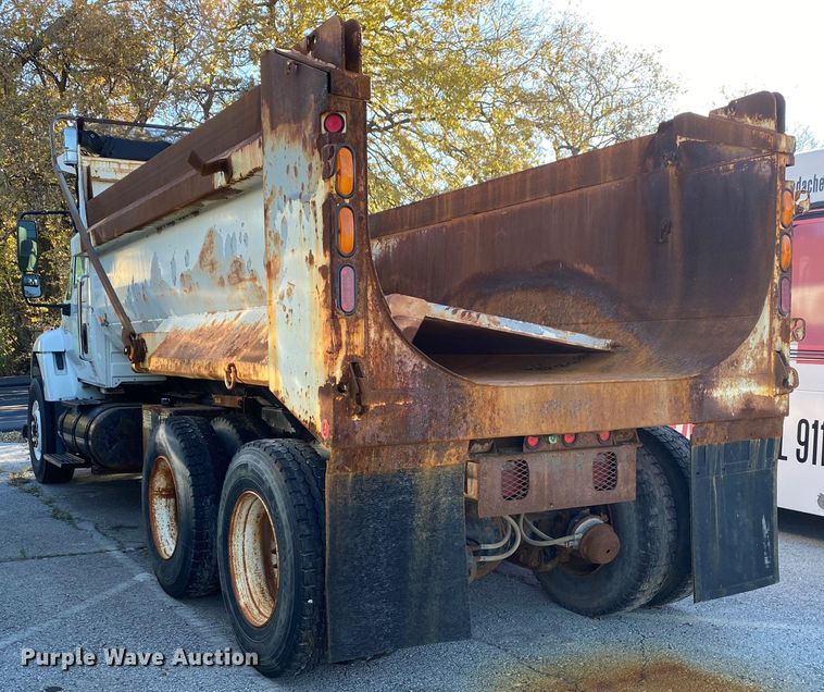 image for item KV9265 2003 International 7400  dump truck