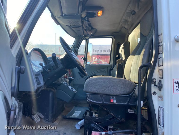 image for item KV9265 2003 International 7400  dump truck