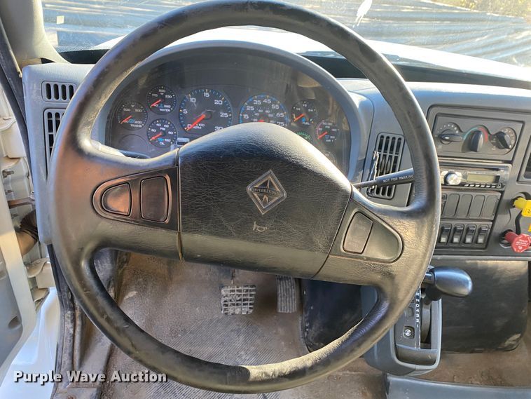 image for item KV9265 2003 International 7400  dump truck