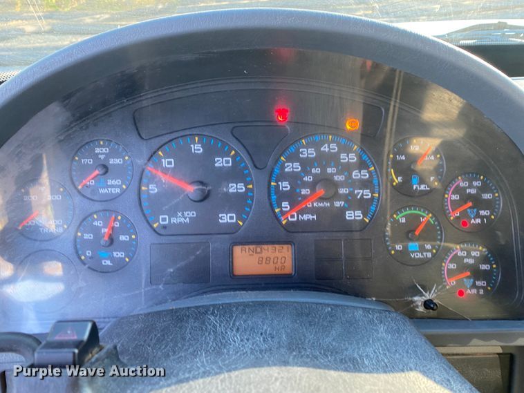 image for item KV9265 2003 International 7400  dump truck