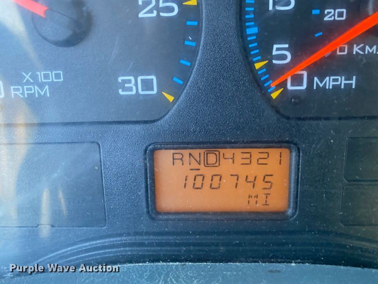 image for item KV9265 2003 International 7400  dump truck