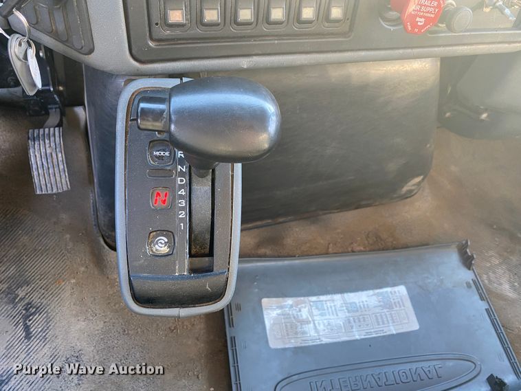 image for item KV9265 2003 International 7400  dump truck