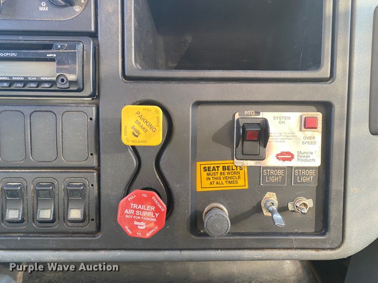 image for item KV9265 2003 International 7400  dump truck