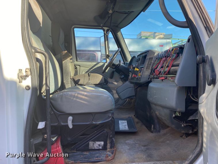 image for item KV9265 2003 International 7400  dump truck