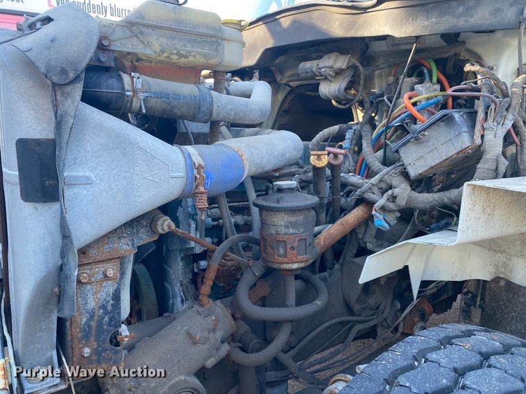 image for item KV9265 2003 International 7400  dump truck