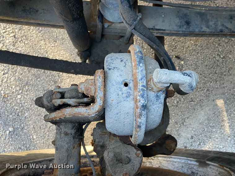 image for item KV9265 2003 International 7400  dump truck