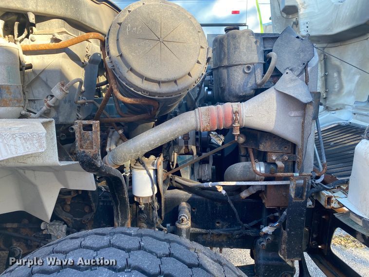 image for item KV9265 2003 International 7400  dump truck