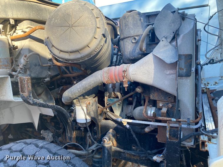 image for item KV9265 2003 International 7400  dump truck