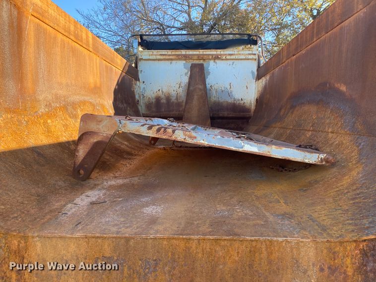 image for item KV9265 2003 International 7400  dump truck