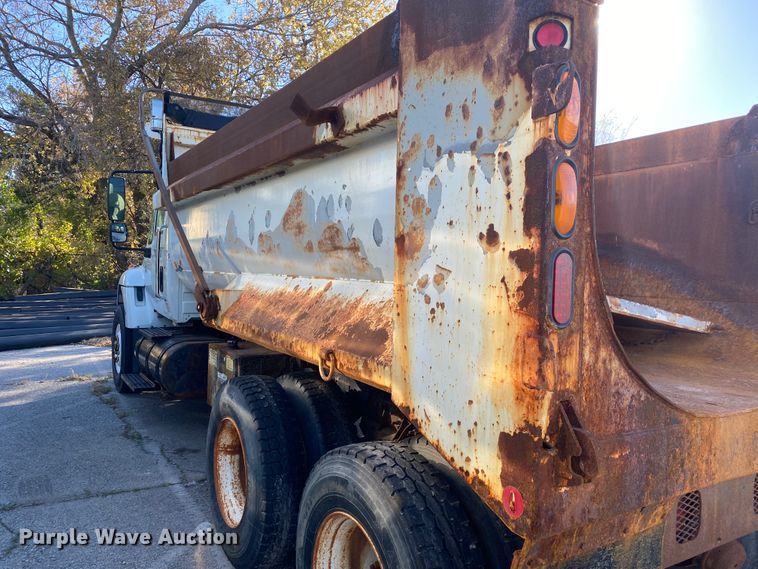 image for item KV9265 2003 International 7400  dump truck