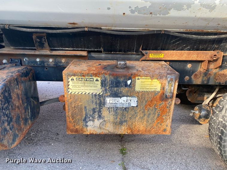 image for item KV9265 2003 International 7400  dump truck