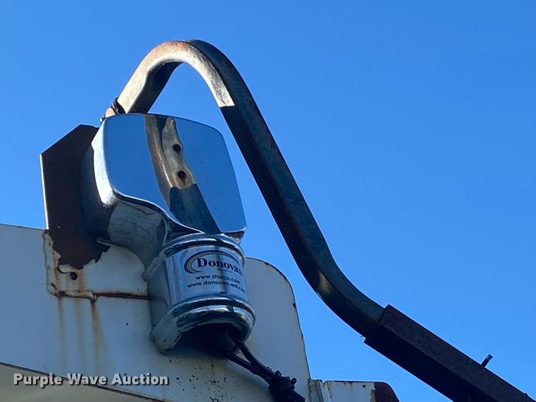 image for item KV9265 2003 International 7400  dump truck