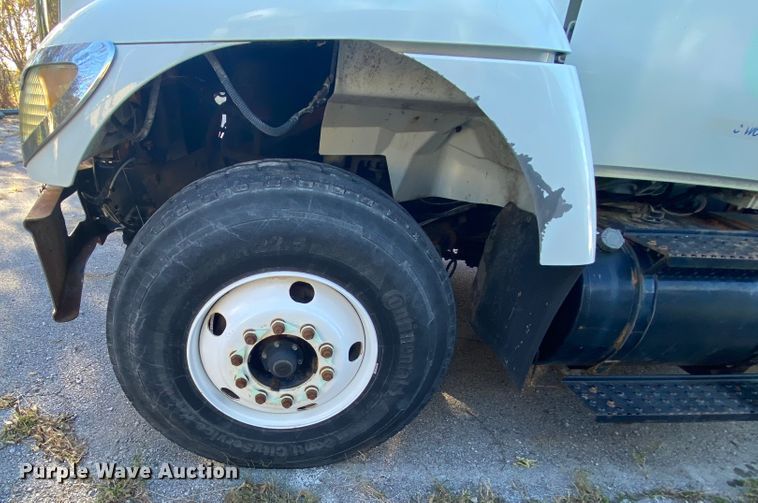 image for item KV9265 2003 International 7400  dump truck