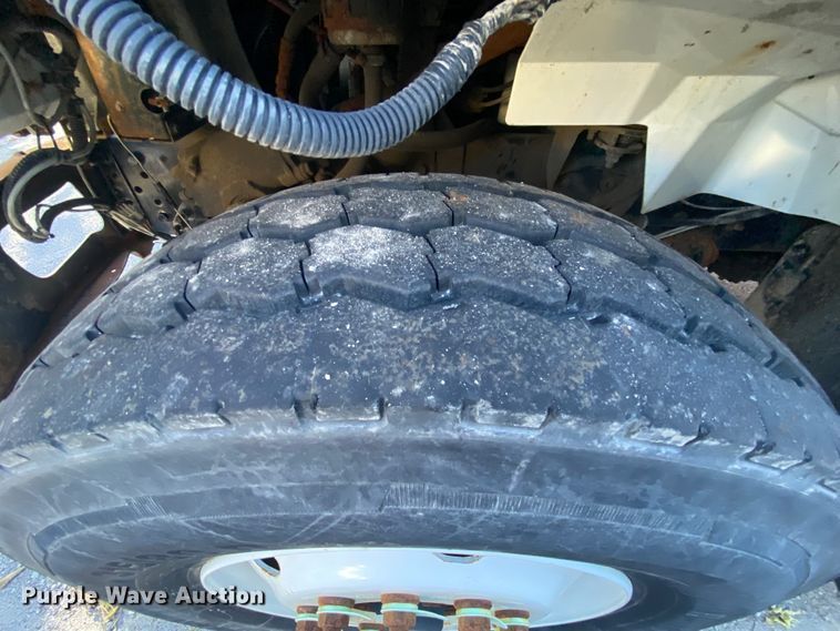 image for item KV9265 2003 International 7400  dump truck