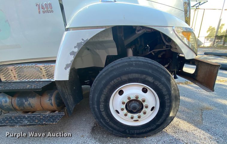 image for item KV9265 2003 International 7400  dump truck