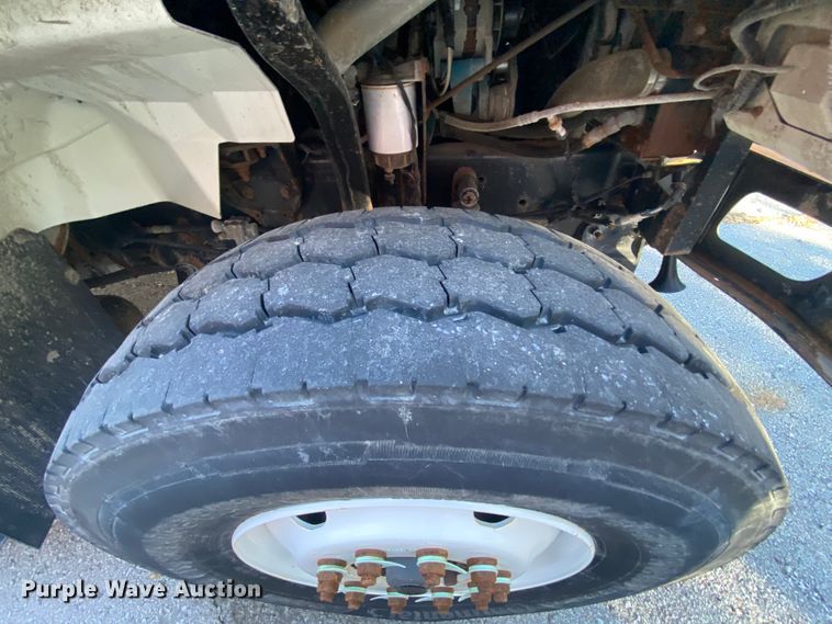 image for item KV9265 2003 International 7400  dump truck