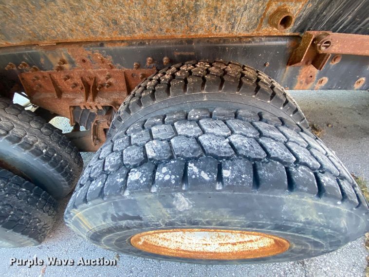 image for item KV9265 2003 International 7400  dump truck