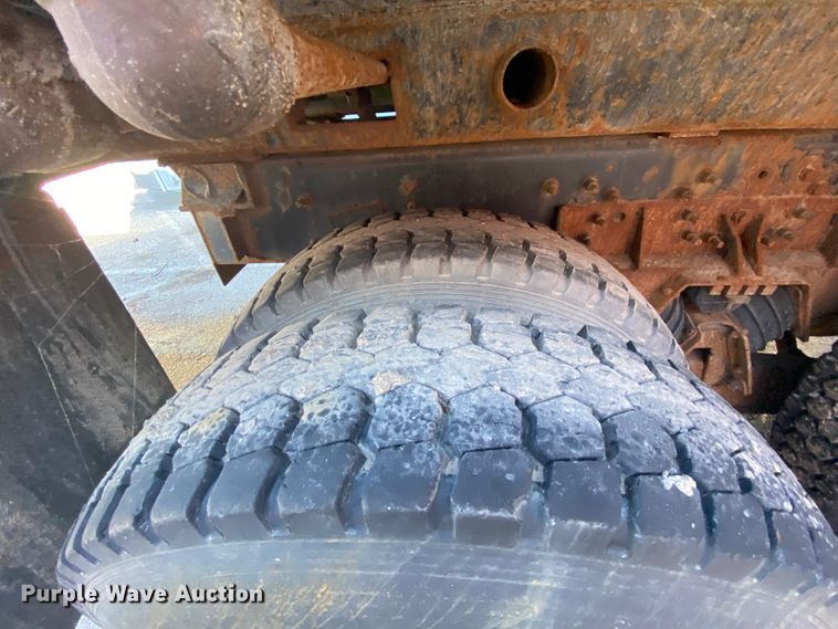 image for item KV9265 2003 International 7400  dump truck