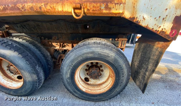 image for item KV9265 2003 International 7400  dump truck