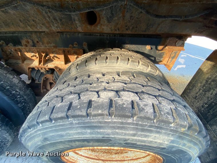 image for item KV9265 2003 International 7400  dump truck