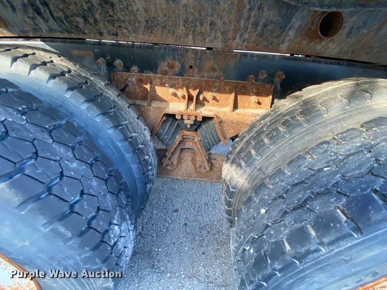 image for item KV9265 2003 International 7400  dump truck
