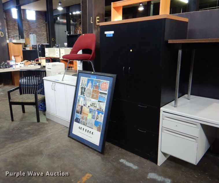 Furniture in Tulsa, OK Item KV9282 sold Purple Wave