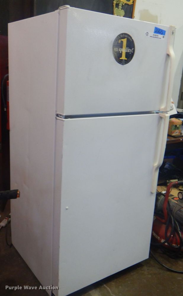 GE refrigerator in Tulsa, OK Item KV9376 sold Purple Wave