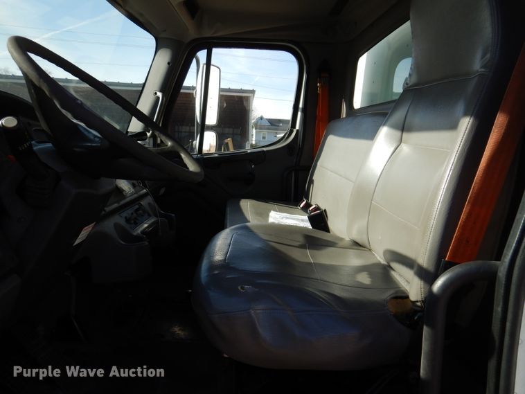 image for item KY9473 2007 Freightliner Business Class M2  box truck