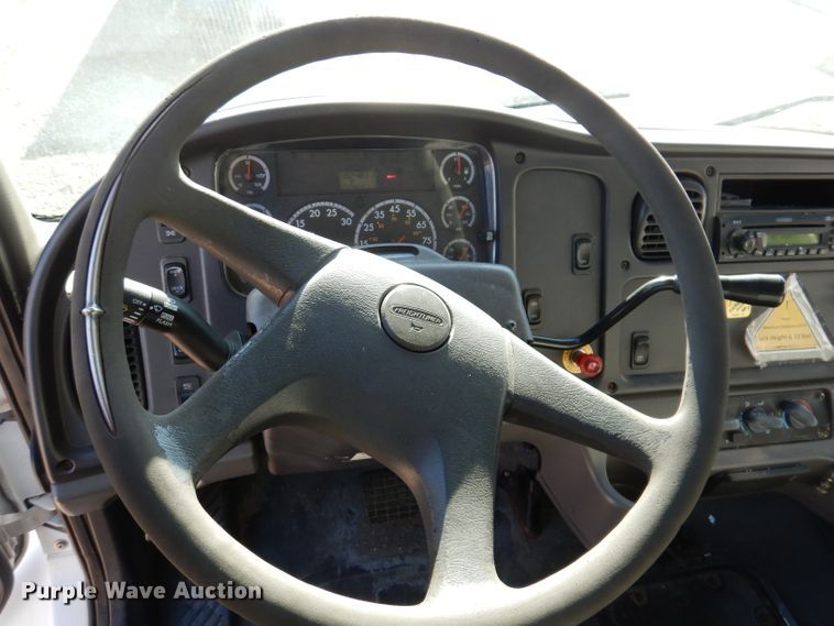 image for item KY9473 2007 Freightliner Business Class M2  box truck