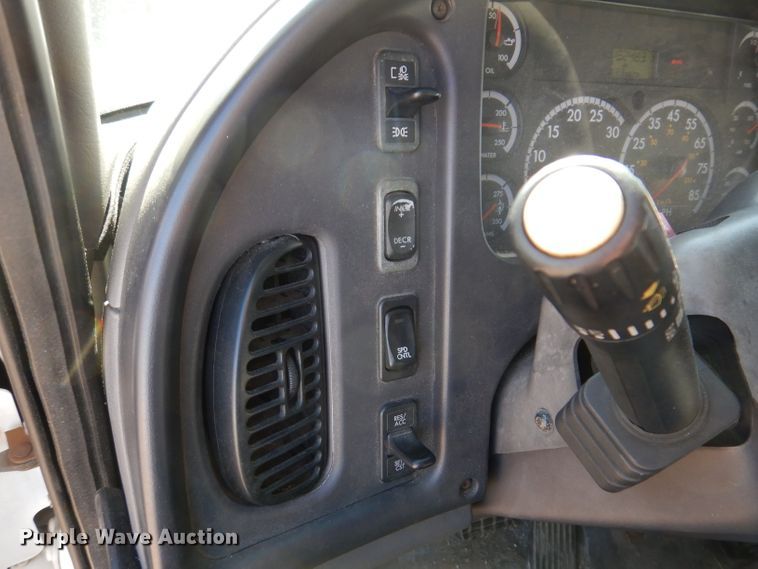 image for item KY9473 2007 Freightliner Business Class M2  box truck