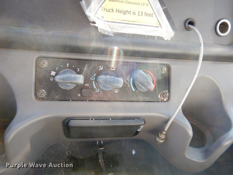 image for item KY9473 2007 Freightliner Business Class M2  box truck