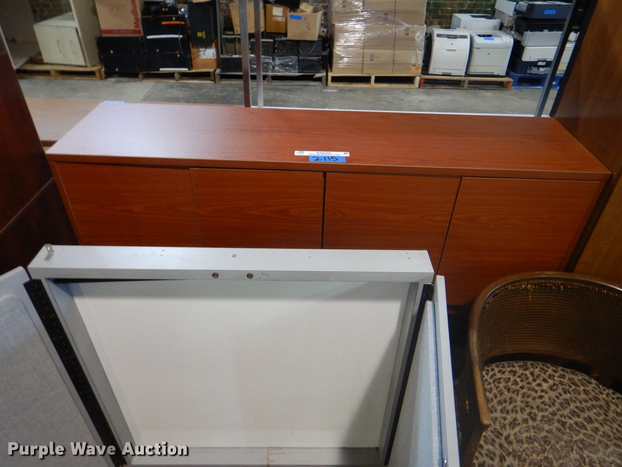 Furniture in Tulsa, OK Item KV9305 sold Purple Wave