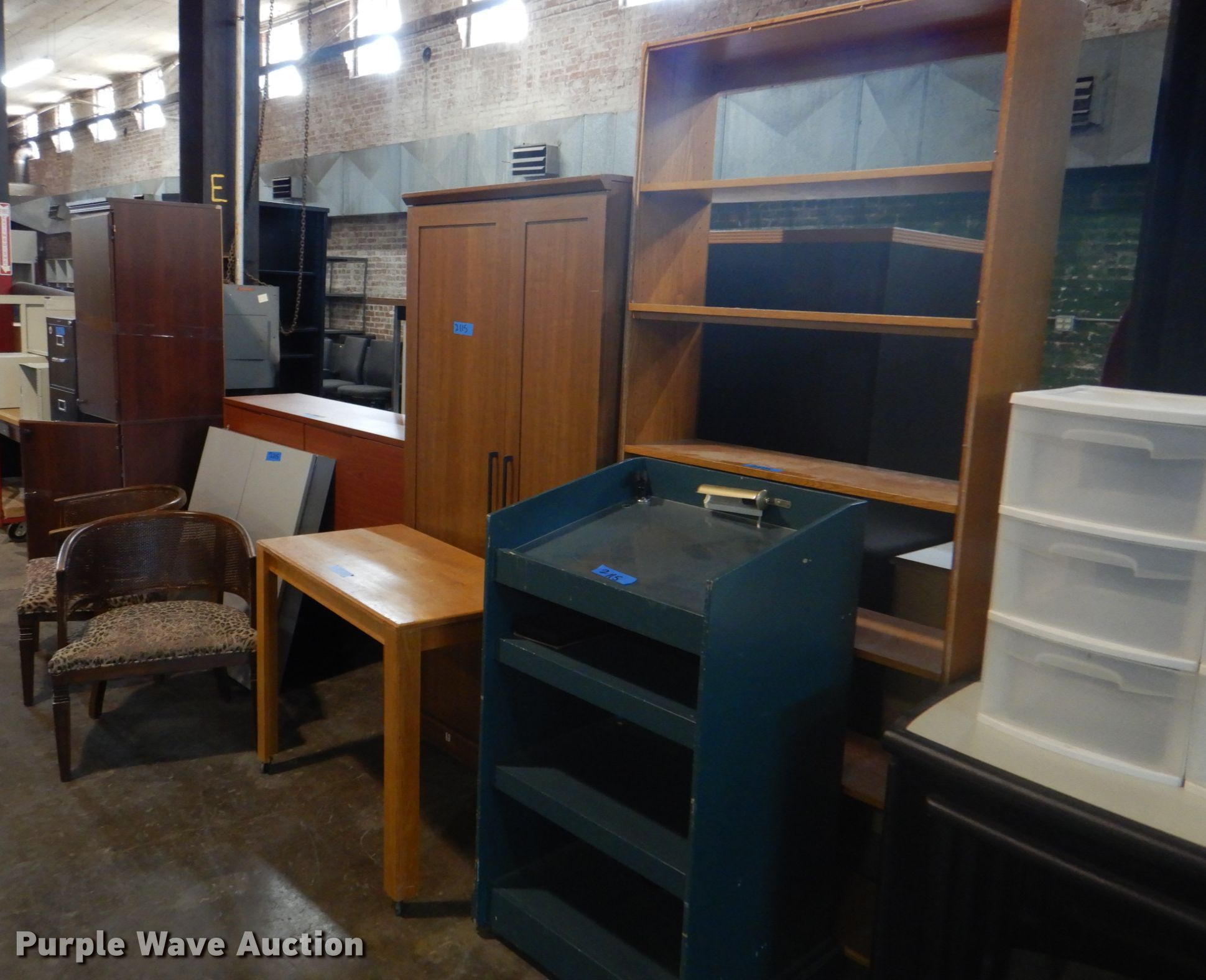 Furniture in Tulsa, OK Item KV9305 sold Purple Wave