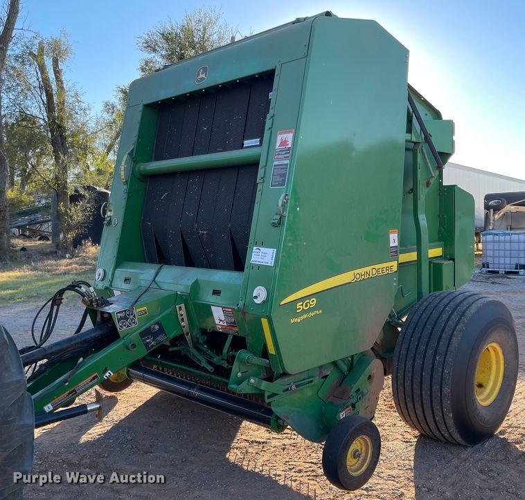 image for item DN0006 John Deere 569  round baler