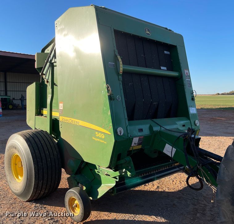 image for item DN0006 John Deere 569  round baler
