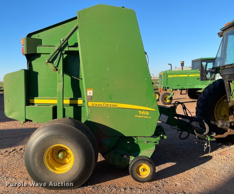 image for item DN0006 John Deere 569  round baler