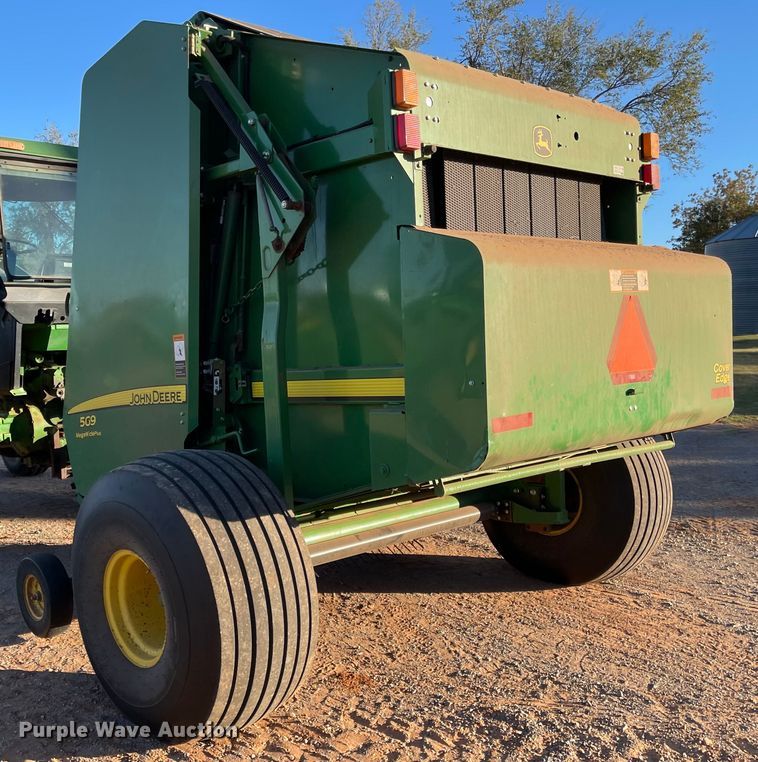 image for item DN0006 John Deere 569  round baler